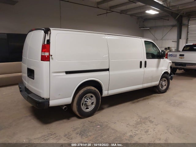 Chevrolet EXPRESS CARGO VAN 2018 1GCWGAFP2J1343971 Image 4