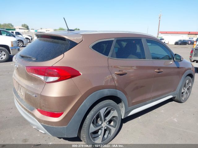 KM8J33A28HU495898 Hyundai Tucson Sport