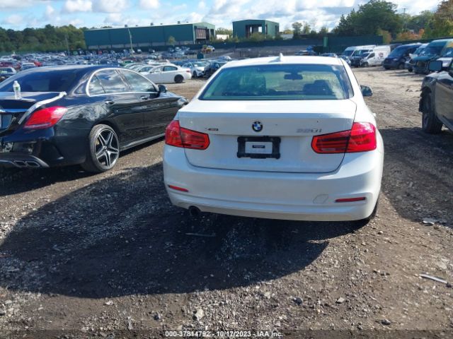 WBA8A3C55JA489562 BMW 3 Series 320i Xdrive