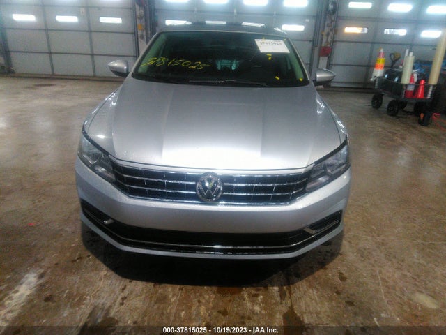 1VWBT7A37HC085220 Volkswagen Passat 1.8t Se