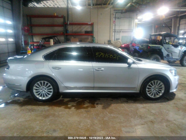 1VWBT7A37HC085220 Volkswagen Passat 1.8t Se