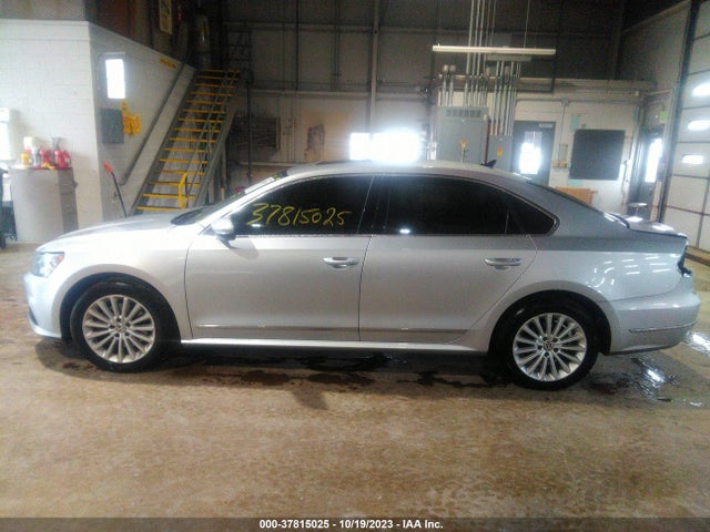 1VWBT7A37HC085220 Volkswagen Passat 1.8t Se