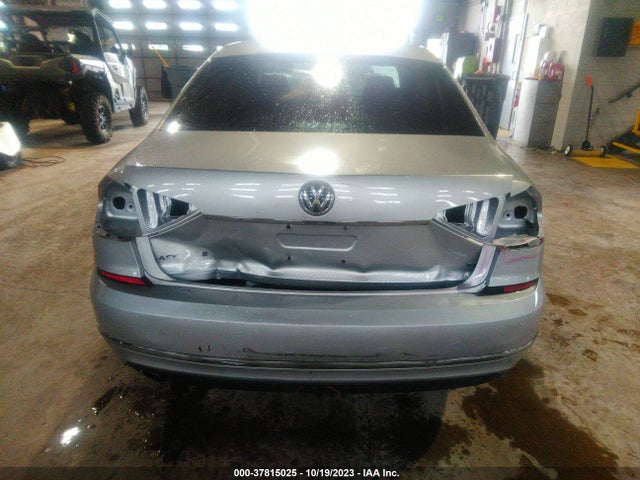1VWBT7A37HC085220 Volkswagen Passat 1.8t Se