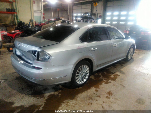 1VWBT7A37HC085220 Volkswagen Passat 1.8t Se
