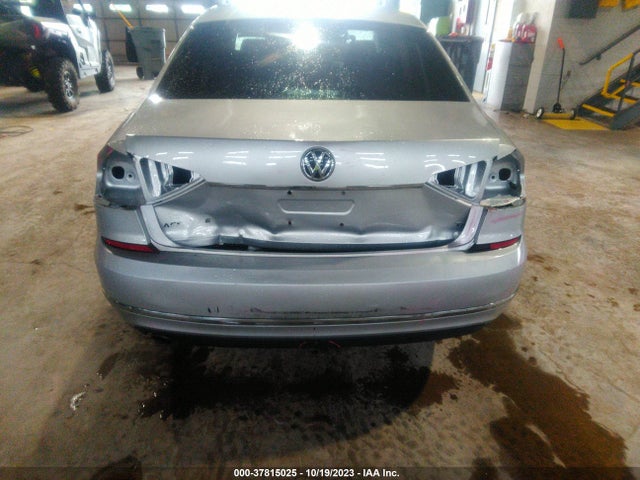 1VWBT7A37HC085220 Volkswagen Passat 1.8t Se