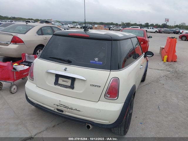 2005 MINI COOPER HARDTOP WMWRC33465TJ66055 Photo 3