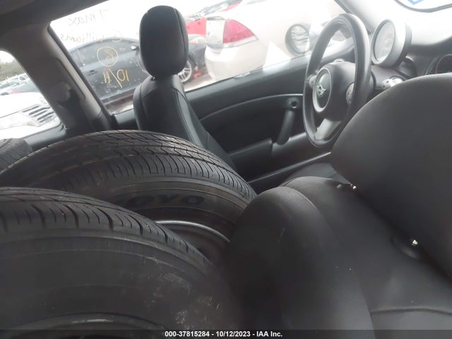 2005 MINI COOPER HARDTOP WMWRC33465TJ66055 Photo 4
