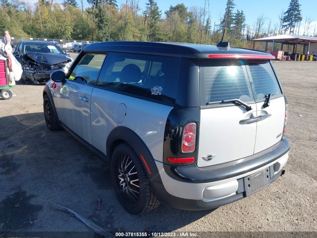 2011 MINI COOPER CLUBMAN WMWZF3C56BTY00766 Photo 2
