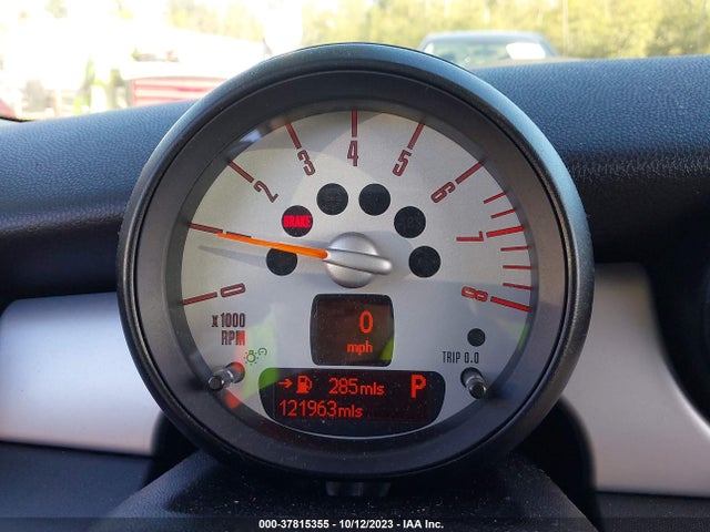 2011 MINI COOPER CLUBMAN WMWZF3C56BTY00766 Photo 6