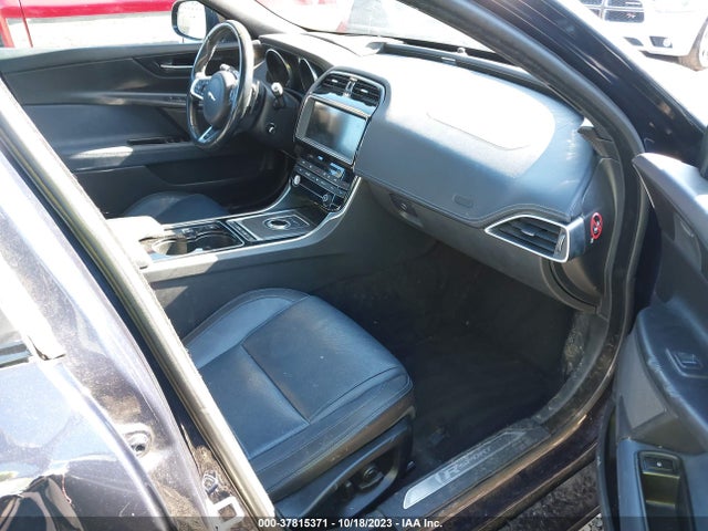 2017 JAGUAR XE SAJAF4BV6HA958571 Photo 4