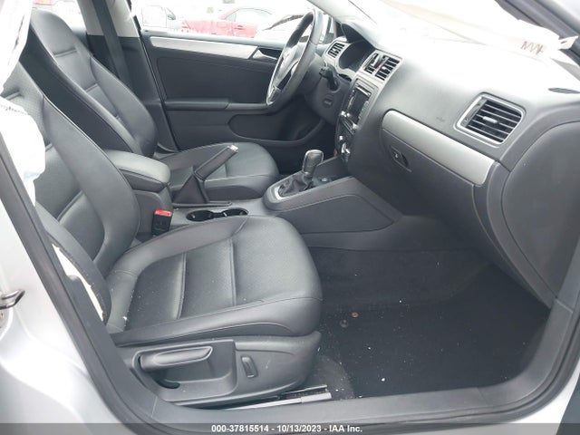 3VWD17AJ5EM440909 Volkswagen Jetta Sedan Se