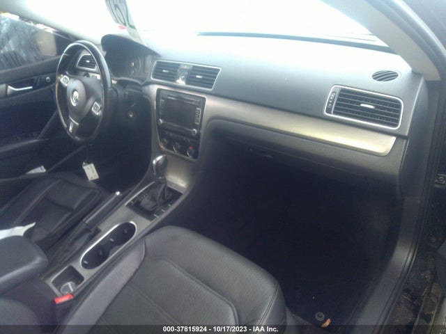 1VWBT7A39EC054286 Volkswagen Passat Se W/sunroof