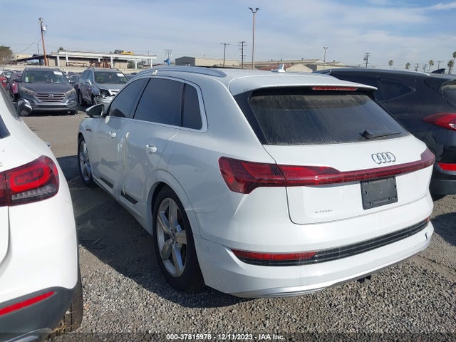 WA1LAAGE5KB024717 Audi E-tron Premium Plus