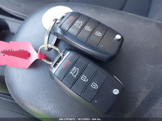 KNDJN2A29E7718565 KIA Soul Base