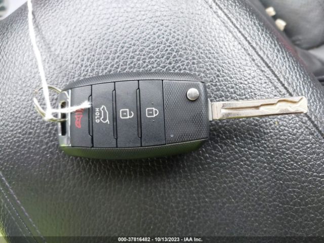5XYKTCA6XFG652986 KIA SORENTO LX