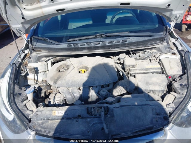2015 HYUNDAI ELANTRA SE VIN: 5NPDH4AE6FH558331