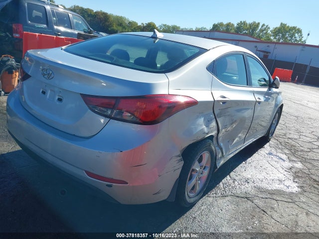 2015 HYUNDAI ELANTRA SE VIN: 5NPDH4AE6FH558331