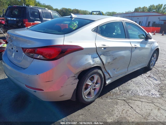 2015 HYUNDAI ELANTRA SE VIN: 5NPDH4AE6FH558331