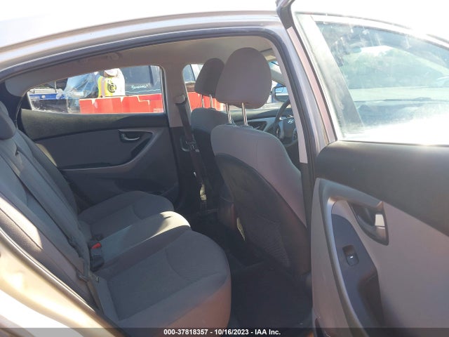 2015 HYUNDAI ELANTRA SE VIN: 5NPDH4AE6FH558331