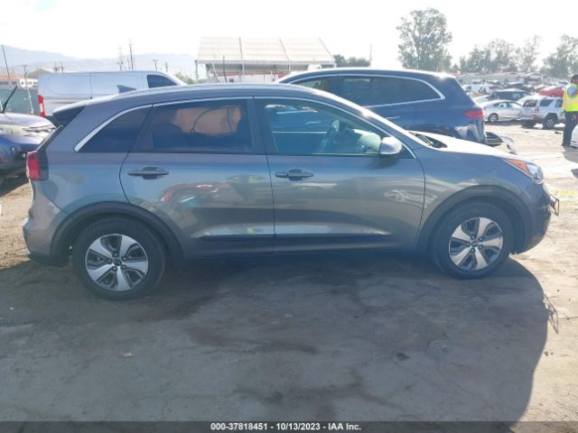 KNDCC3LC1H5067958 KIA NIRO EX