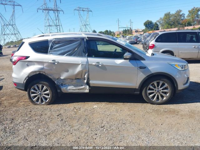 1FMCU0J97HUC92406 Ford Escape Titanium