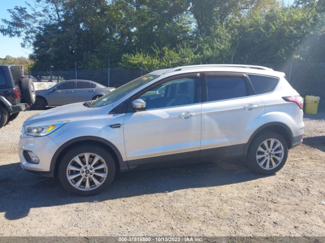 1FMCU0J97HUC92406 Ford Escape Titanium