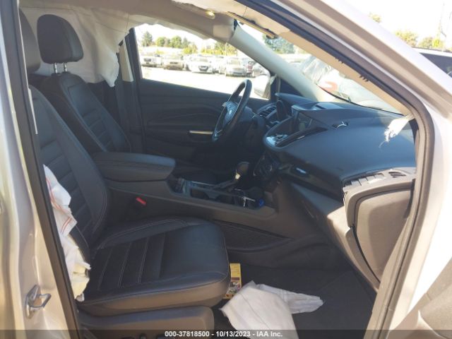 1FMCU0J97HUC92406 Ford Escape Titanium
