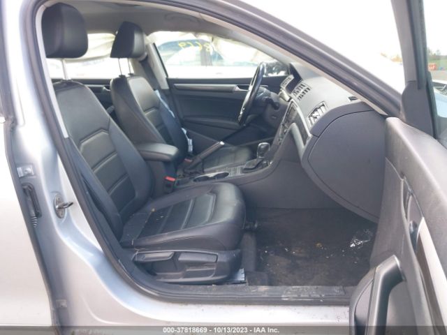 1VWBT7A30HC023027 Volkswagen Passat 1.8t Se