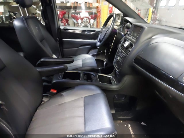 2C4RC1HG3FR731350 Chrysler Town & Country S