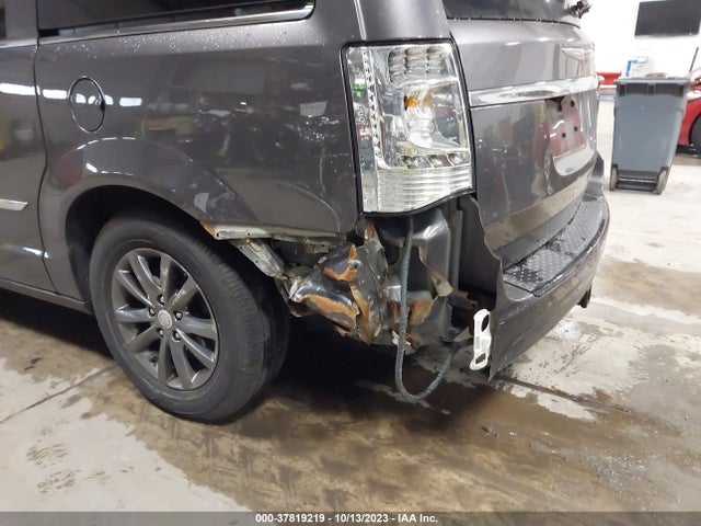 2C4RC1HG3FR731350 Chrysler Town & Country S