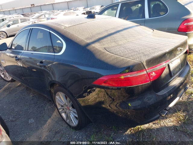 2016 JAGUAR XF SAJBE4BV6GCY14304 Photo 2