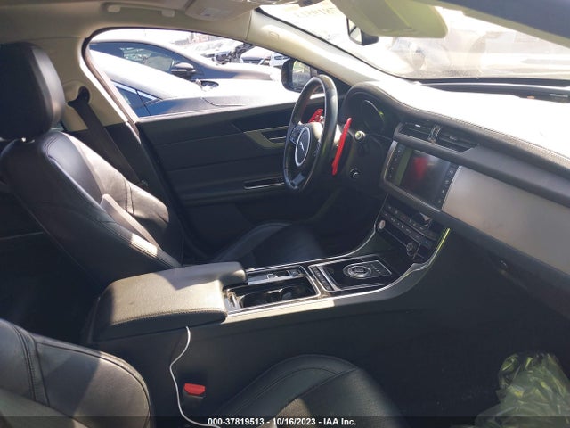 2016 JAGUAR XF SAJBE4BV6GCY14304 Photo 4