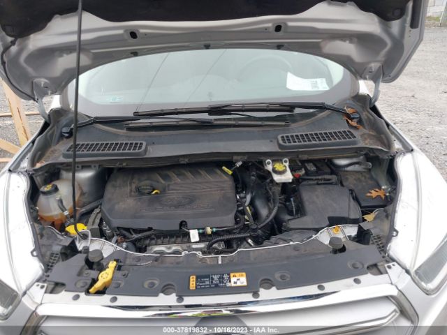 1FMCU9GD5JUA87995 Ford ESCAPE SE