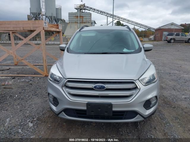 1FMCU9GD5JUA87995 Ford ESCAPE SE