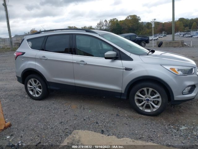 1FMCU9GD5JUA87995 Ford ESCAPE SE