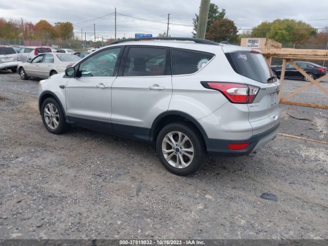 1FMCU9GD5JUA87995 Ford ESCAPE SE