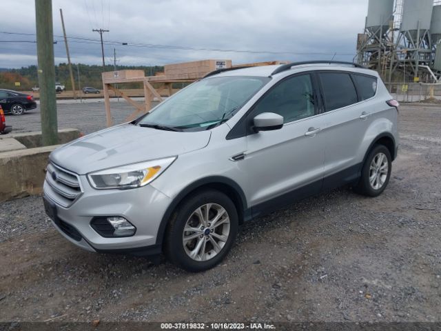 1FMCU9GD5JUA87995 Ford ESCAPE SE