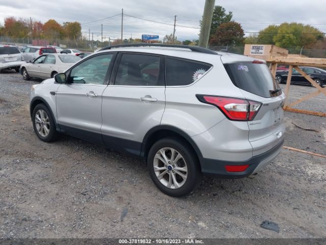 1FMCU9GD5JUA87995 Ford ESCAPE SE