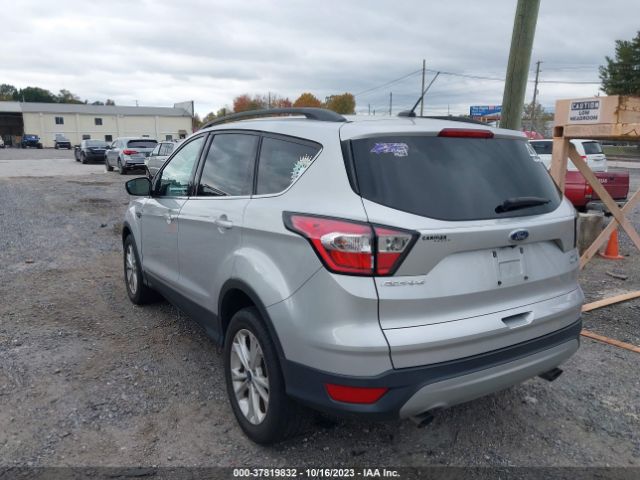 1FMCU9GD5JUA87995 Ford ESCAPE SE