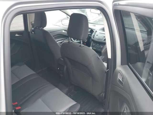 1FMCU9GD5JUA87995 Ford ESCAPE SE