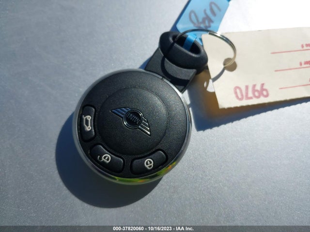2011 MINI COOPER HARDTOP WMWSU3C50BTX97080 Photo 10