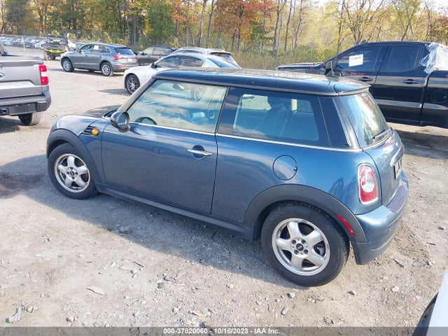 2011 MINI COOPER HARDTOP WMWSU3C50BTX97080 Photo 2