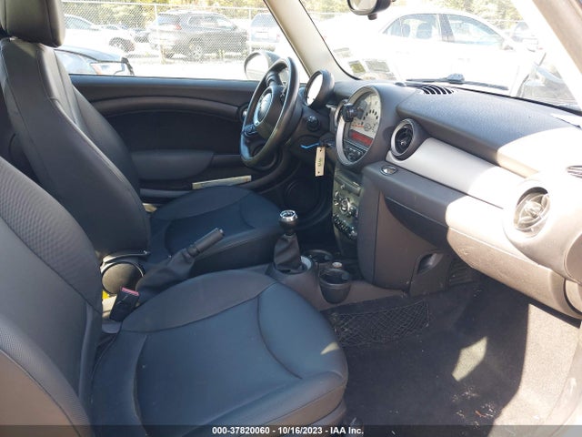 2011 MINI COOPER HARDTOP WMWSU3C50BTX97080 Photo 4