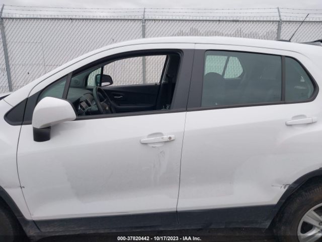 KL7CJNSB5MB306334 Chevrolet Trax Awd Ls
