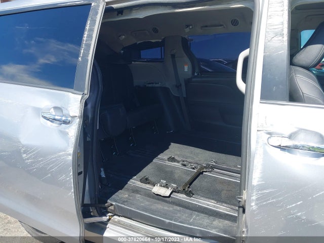 2018 TOYOTA SIENNA SE 8 PASSENGER VIN: 5TDXZ3DC1JS941627