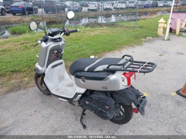 2022 SCOOTER 50CC LL0TCKP74NG000400 Photo 2
