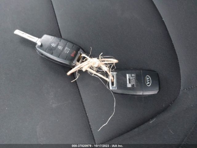 KNDJP3A53F7801369 KIA SOUL +