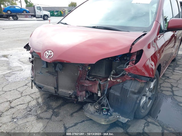Toyota SIENNA SE 2017 5TDXZ3DC4HS858736 Image 6