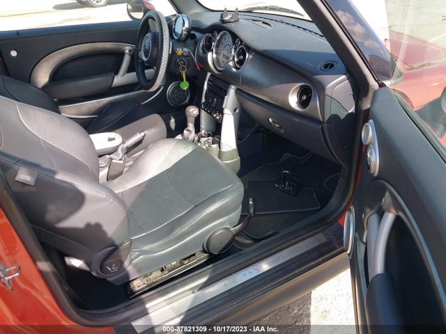2006 MINI COOPER S WMWRH33516TK58234 Photo 4