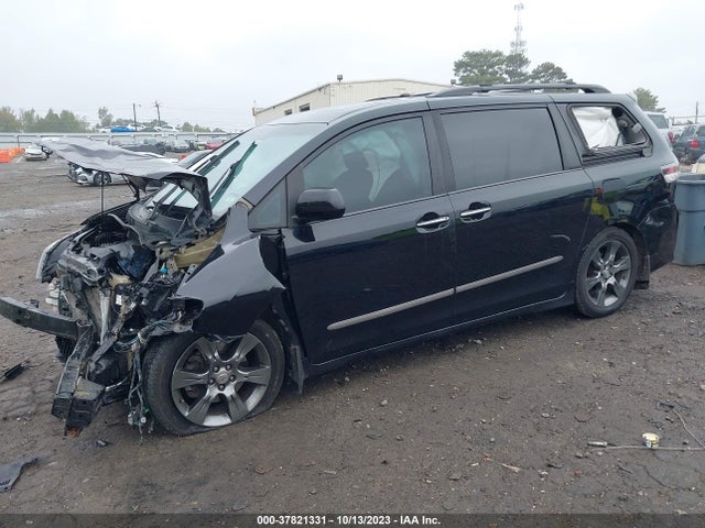 2016 TOYOTA SIENNA SE VIN: 5TDXK3DC0GS701692